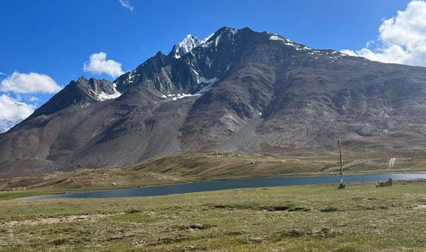 Customized Itinerary vs Group Tour (Sharing Basis): Which One is Right for You?